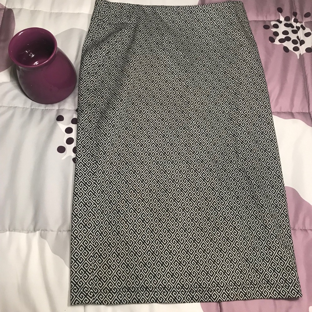 Black and White pencil skirt